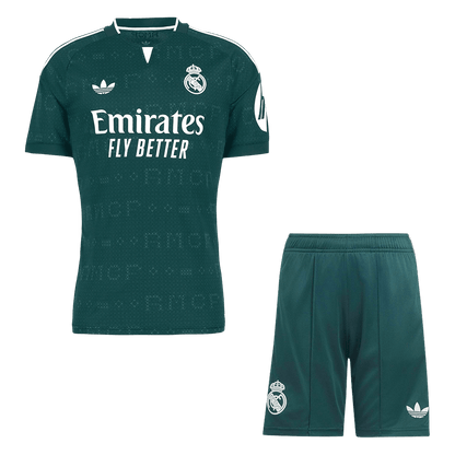 Real Madrid vierasjalkapallosetti 2026/27 – pelipaita ja shortsit edestä